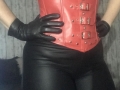 Short black leather gloves